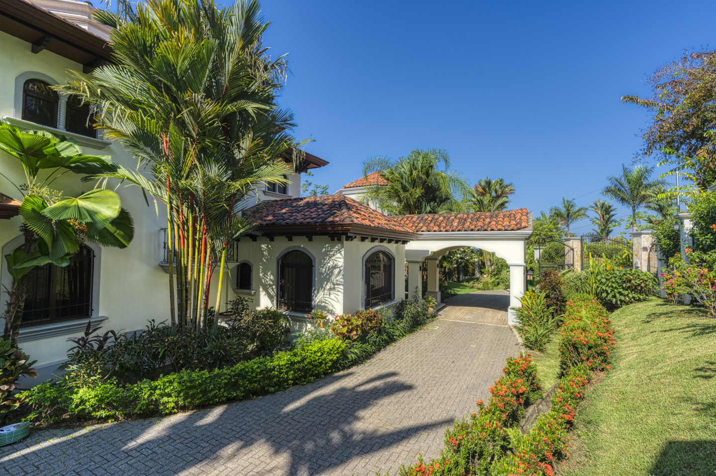 4 bed Single Family Homes For Rent in Dominical, Puntarenas - thumb 27