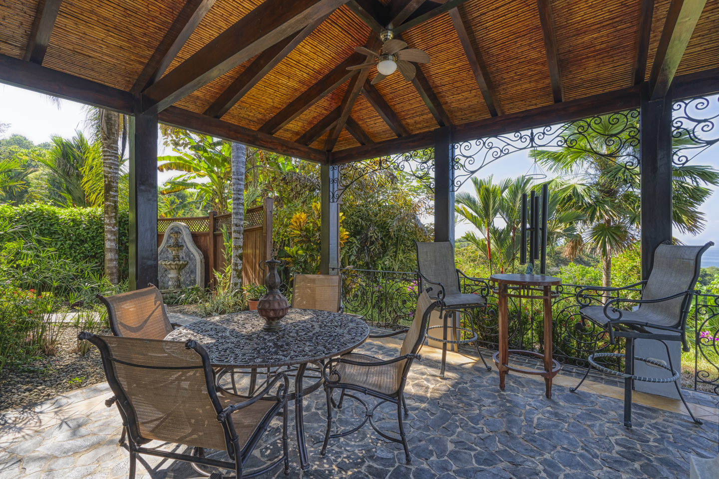 4 bed Single Family Homes For Rent in Dominical, Puntarenas - thumb 4