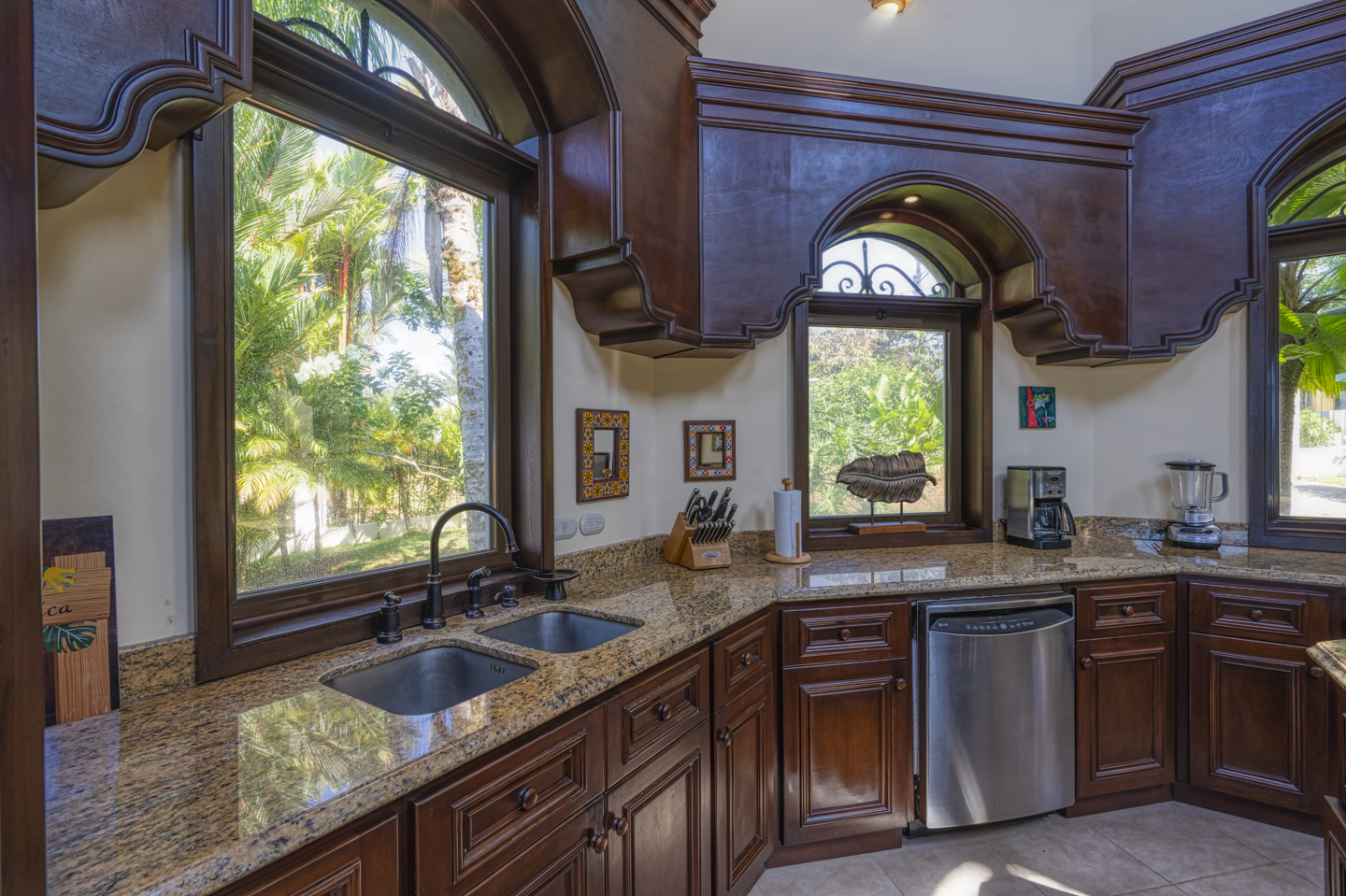 4 bed Single Family Homes For Rent in Dominical, Puntarenas - thumb 17