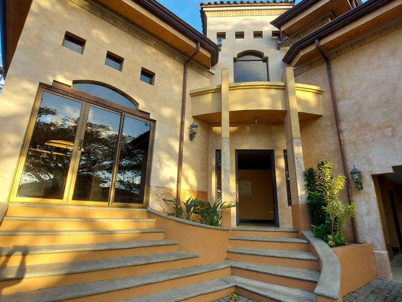 3 bed Condo For Rent in Santa Ana, San Jose - 1