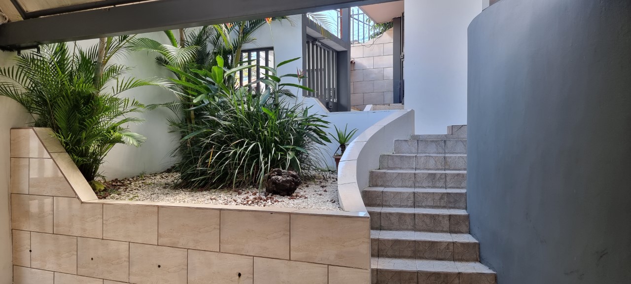 5 bed Single Family Homes For Sale in Curridabat, San Jose - thumb 2