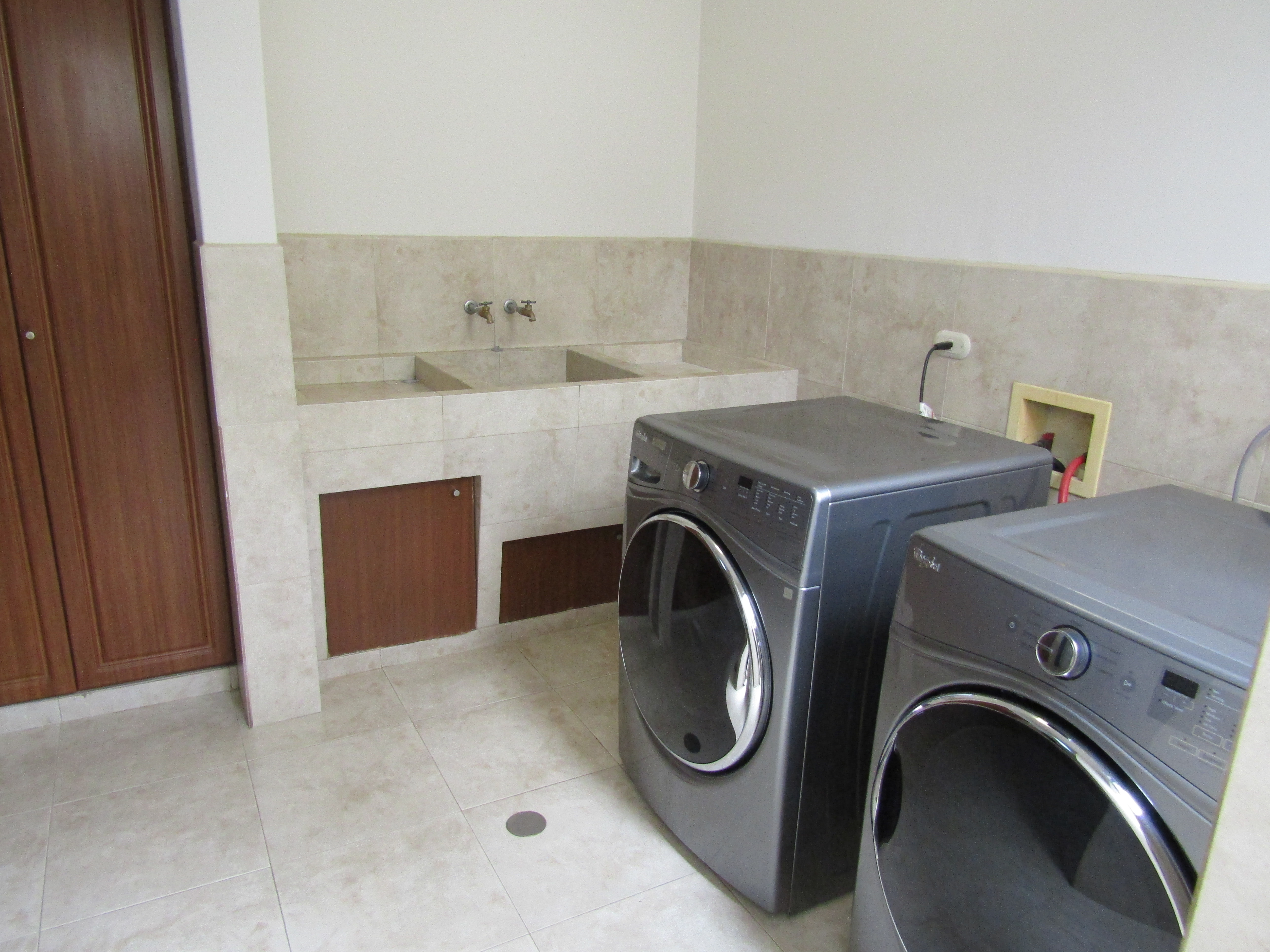 5 bed Single Family Homes For Sale in Santa Ana, San Jose - thumb 19