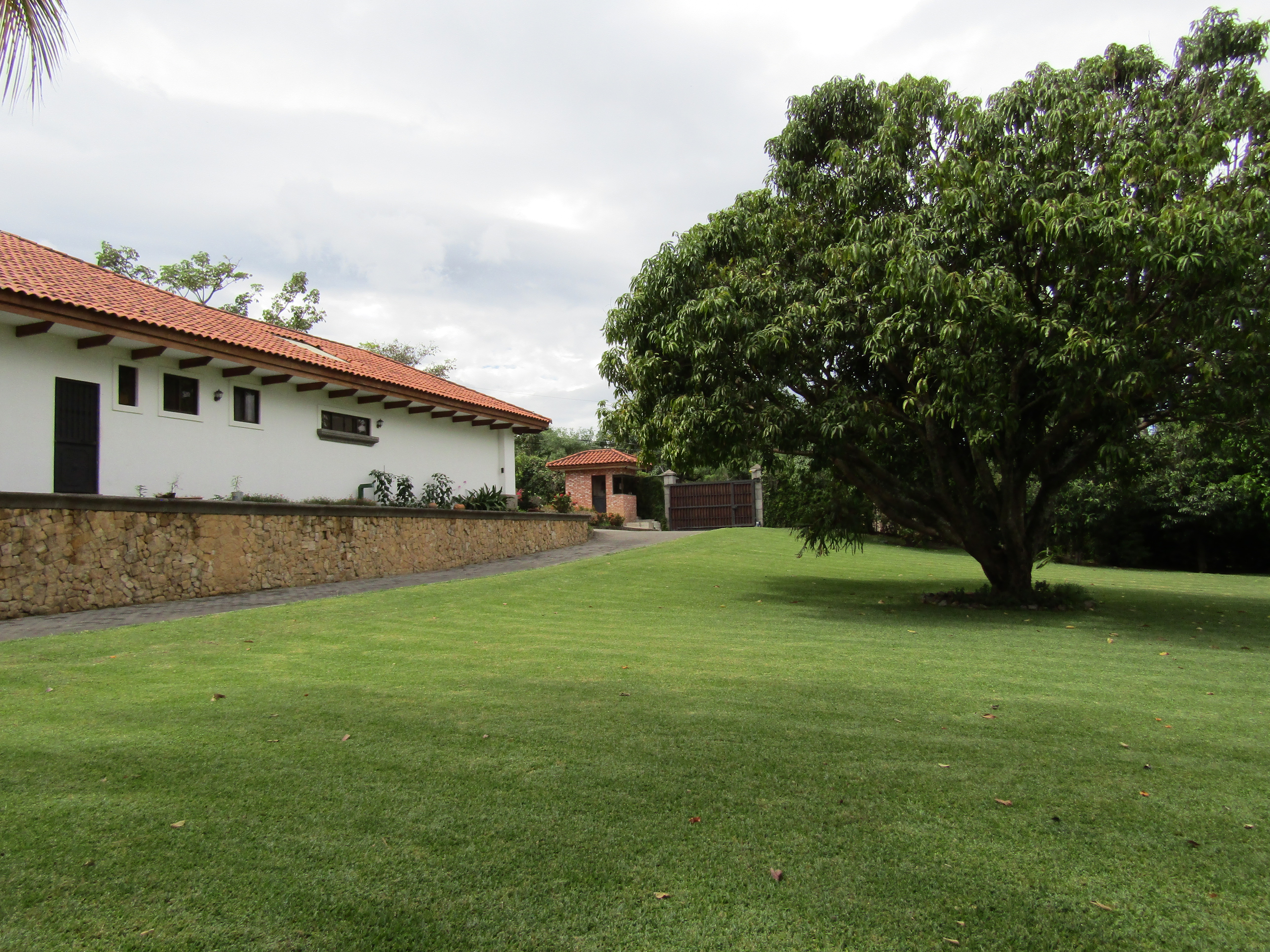 5 bed Single Family Homes For Sale in Santa Ana, San Jose - thumb 3