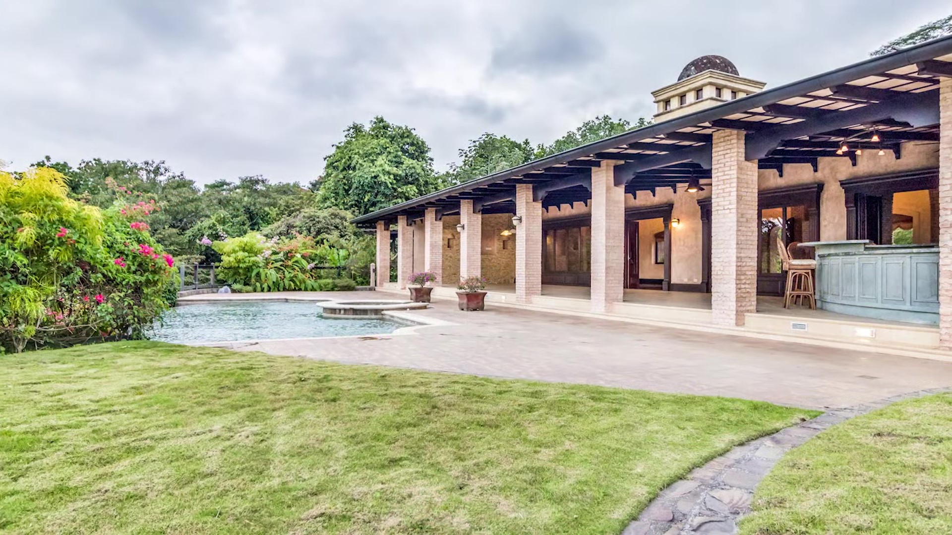 5 bed Single Family Homes For Sale in La Guacima, Alajuela - thumb 12