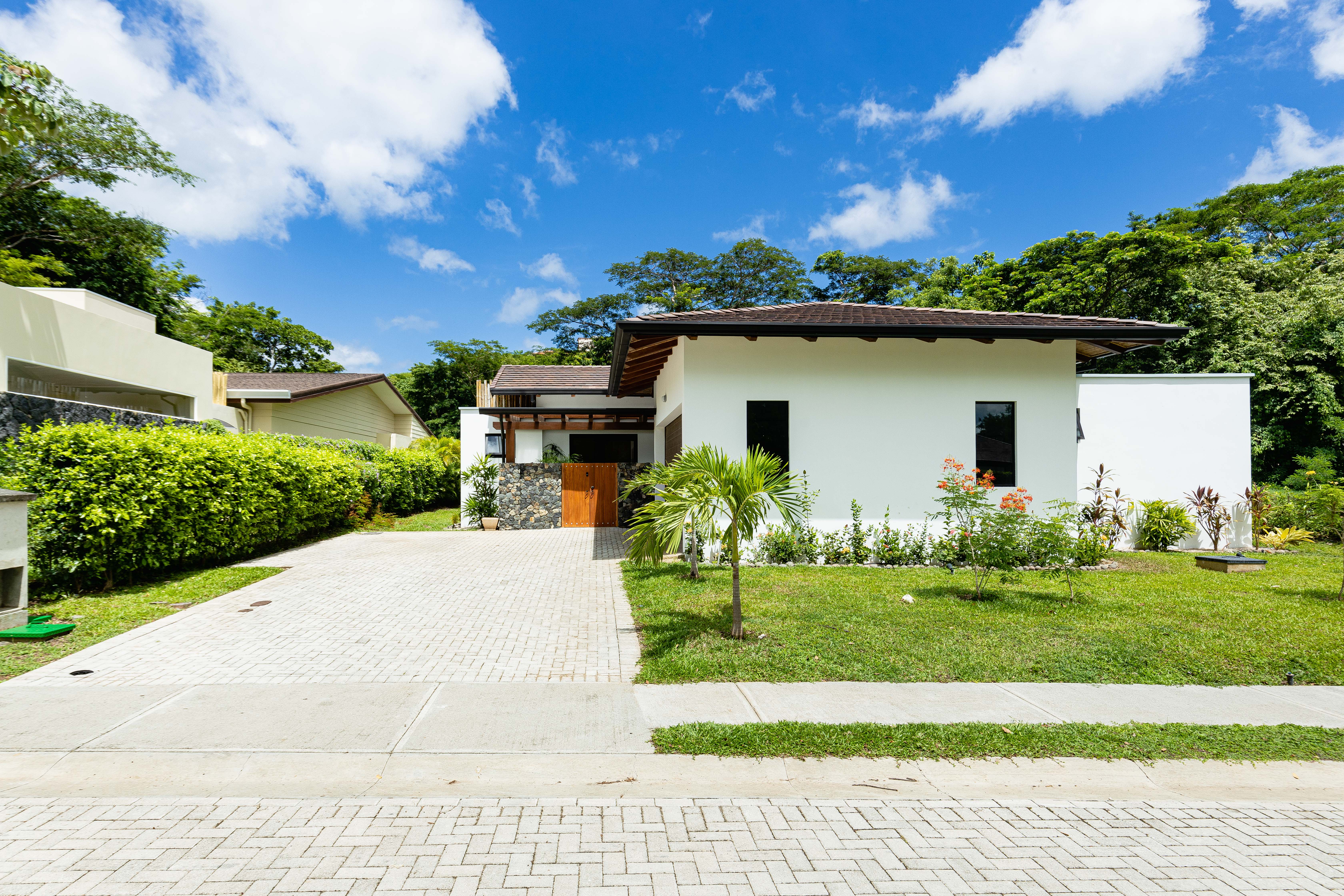 4 bed Single Family Homes For Sale in Playa Conchal, Guanacaste - thumb 5