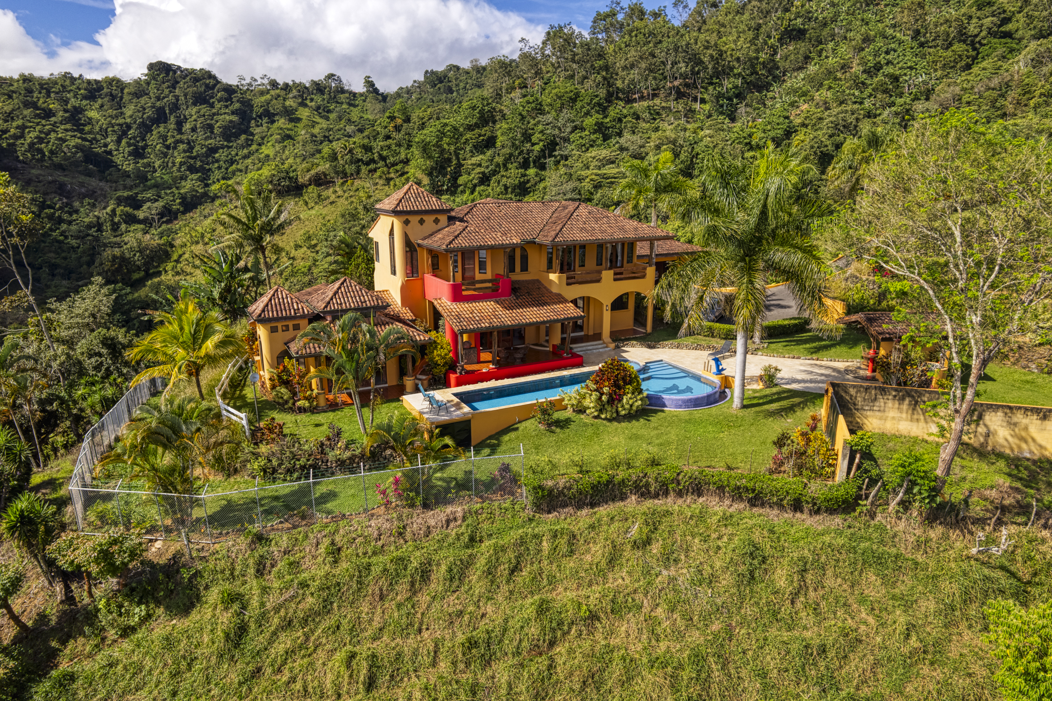 5 bed Single Family Homes For Sale in Perez Zeledon, San Jose - thumb 1