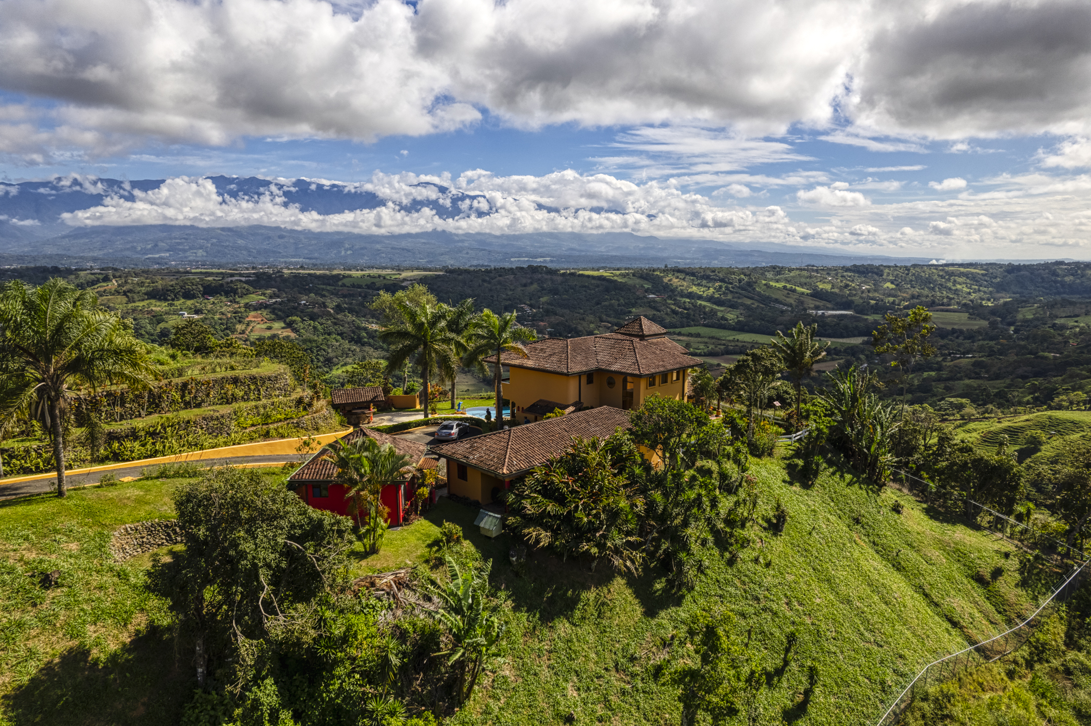 5 bed Single Family Homes For Sale in Perez Zeledon, San Jose - thumb 3