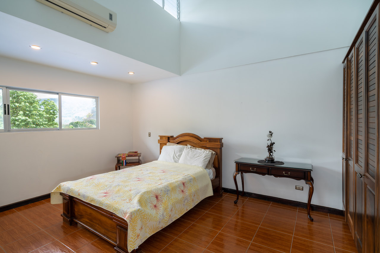 5 bed Single Family Homes For Sale in Quepos, Puntarenas - thumb 16
