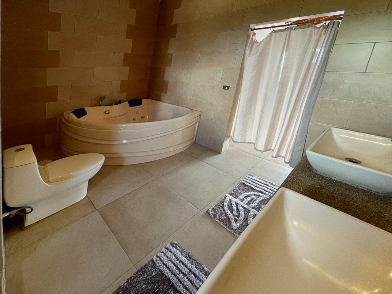 5 bed Single Family Homes For Sale in Jaco, Puntarenas - thumb 9