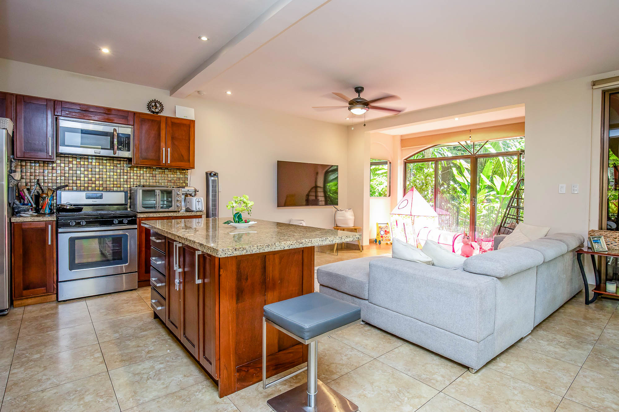 3 bed Single Family Homes For Sale in Manuel Antonio, Puntarenas - thumb 9