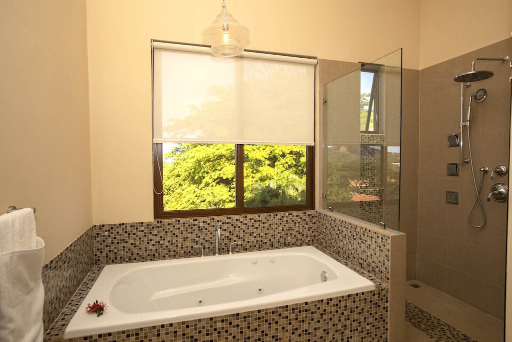 5 bed Condo For Rent in Playas Del Coco, Guanacaste - thumb 29