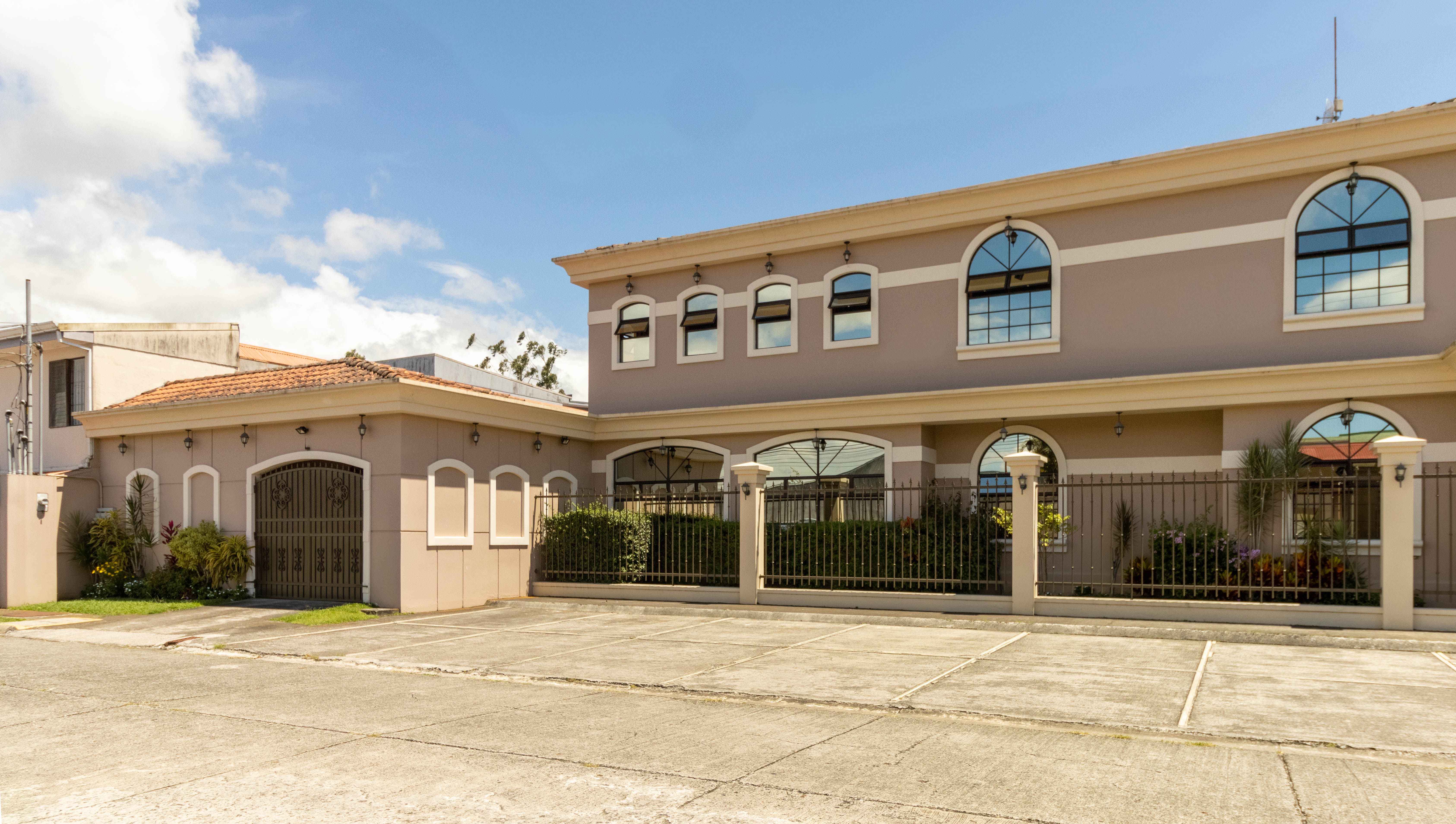 18 bed Commercial For Sale in Oriental, Cartago - thumb 1