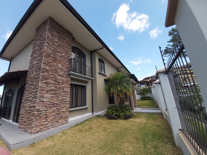 4 bed Single Family Homes For Sale in Curridabat, San Jose - 1