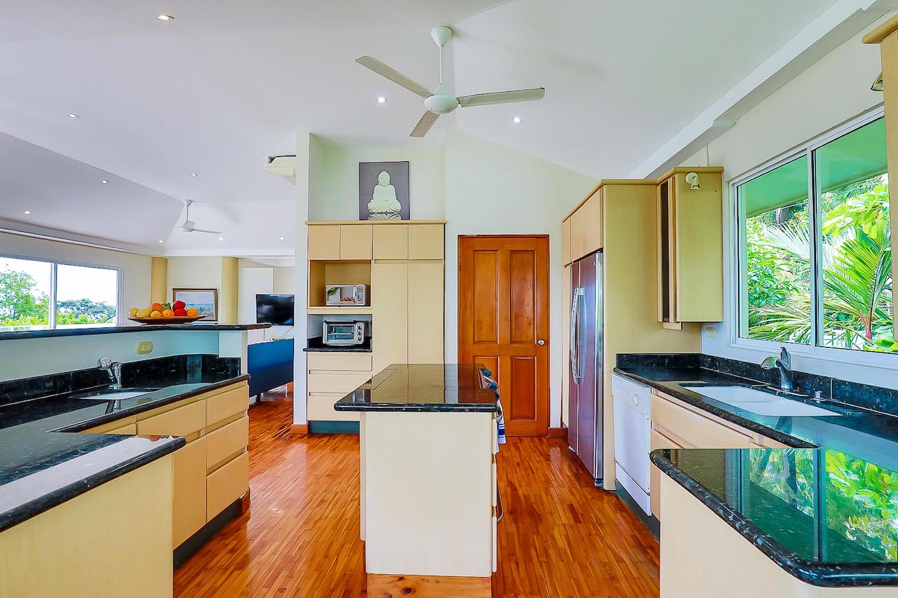 7 bed Single Family Homes For Sale in Manuel Antonio, Puntarenas - thumb 13