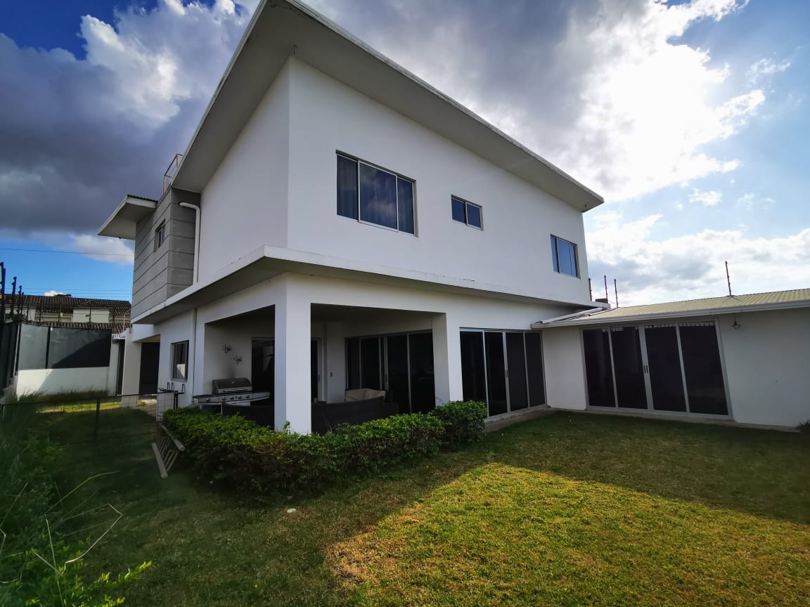 4 bed Single Family Homes For Sale in Curridabat, San Jose - thumb 3