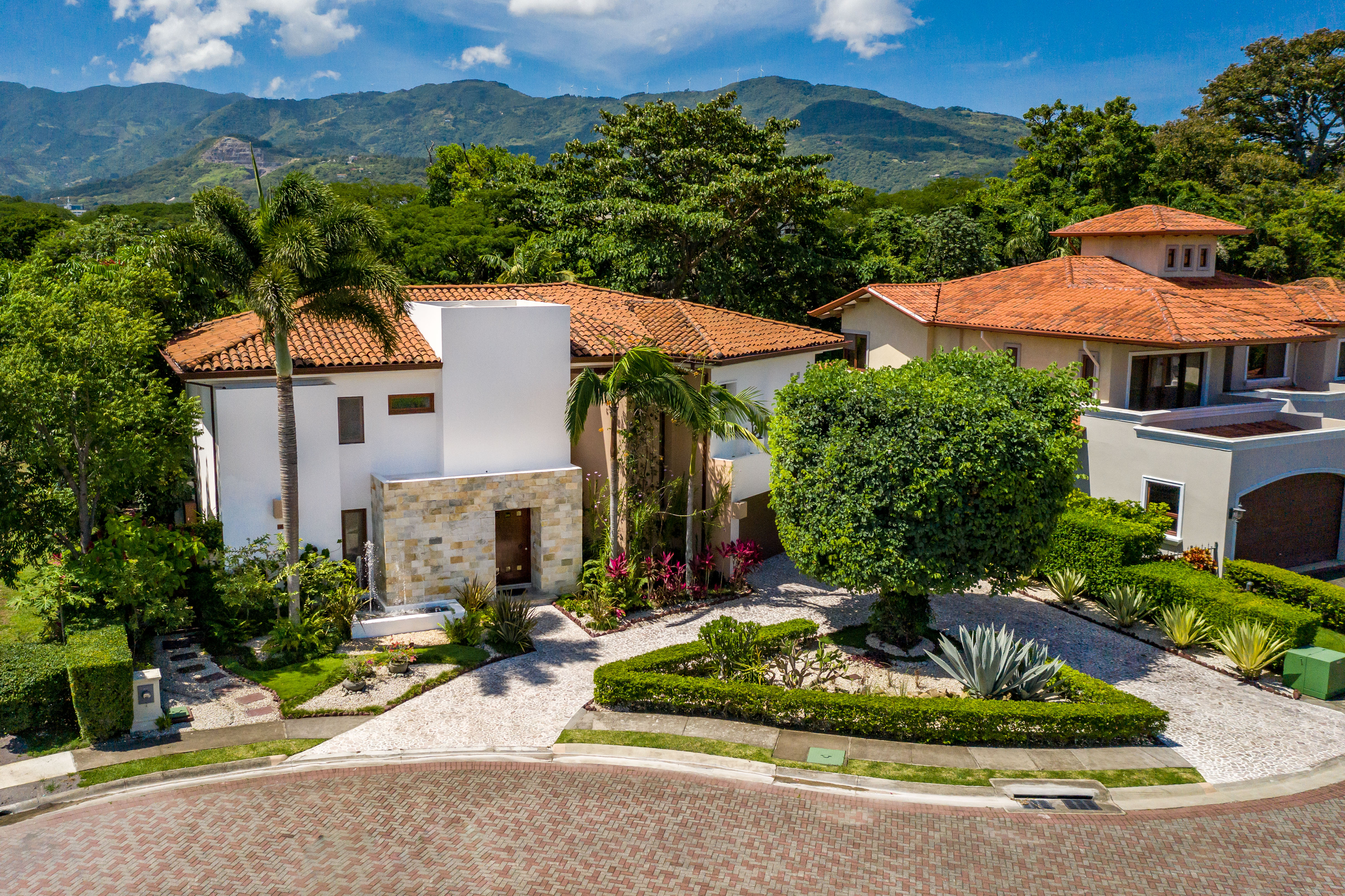 4 bed Single Family Homes For Sale in Pozos, San Jose - thumb 1