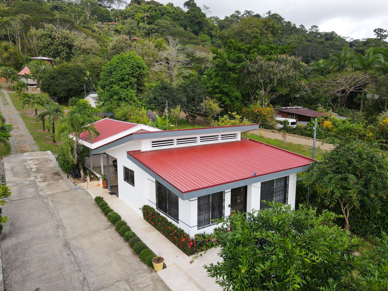 2 bed Commercial For Sale in Dominical, Puntarenas - thumb 2