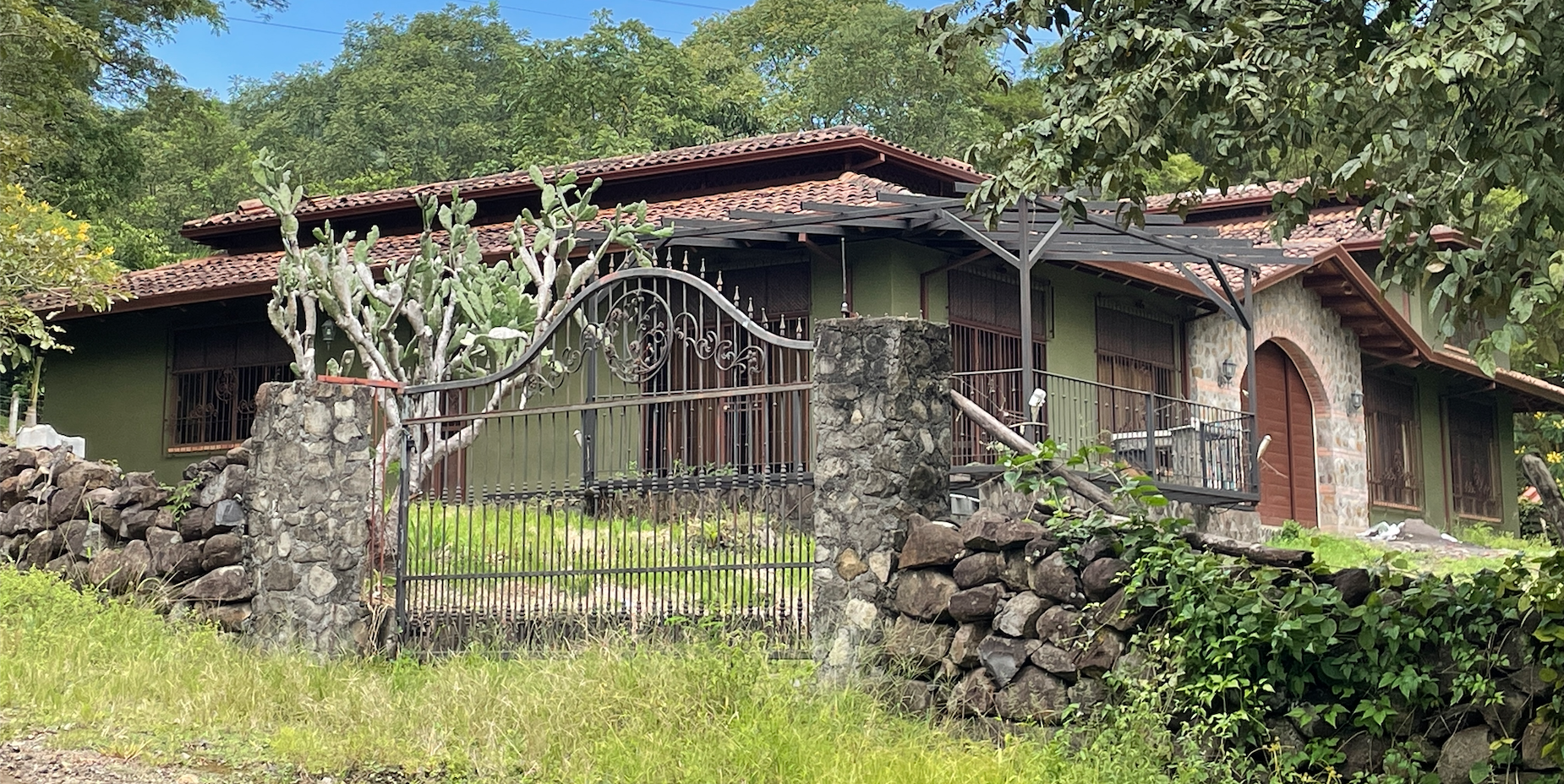 4 bed Single Family Homes For Sale in Atenas, Alajuela - thumb 1