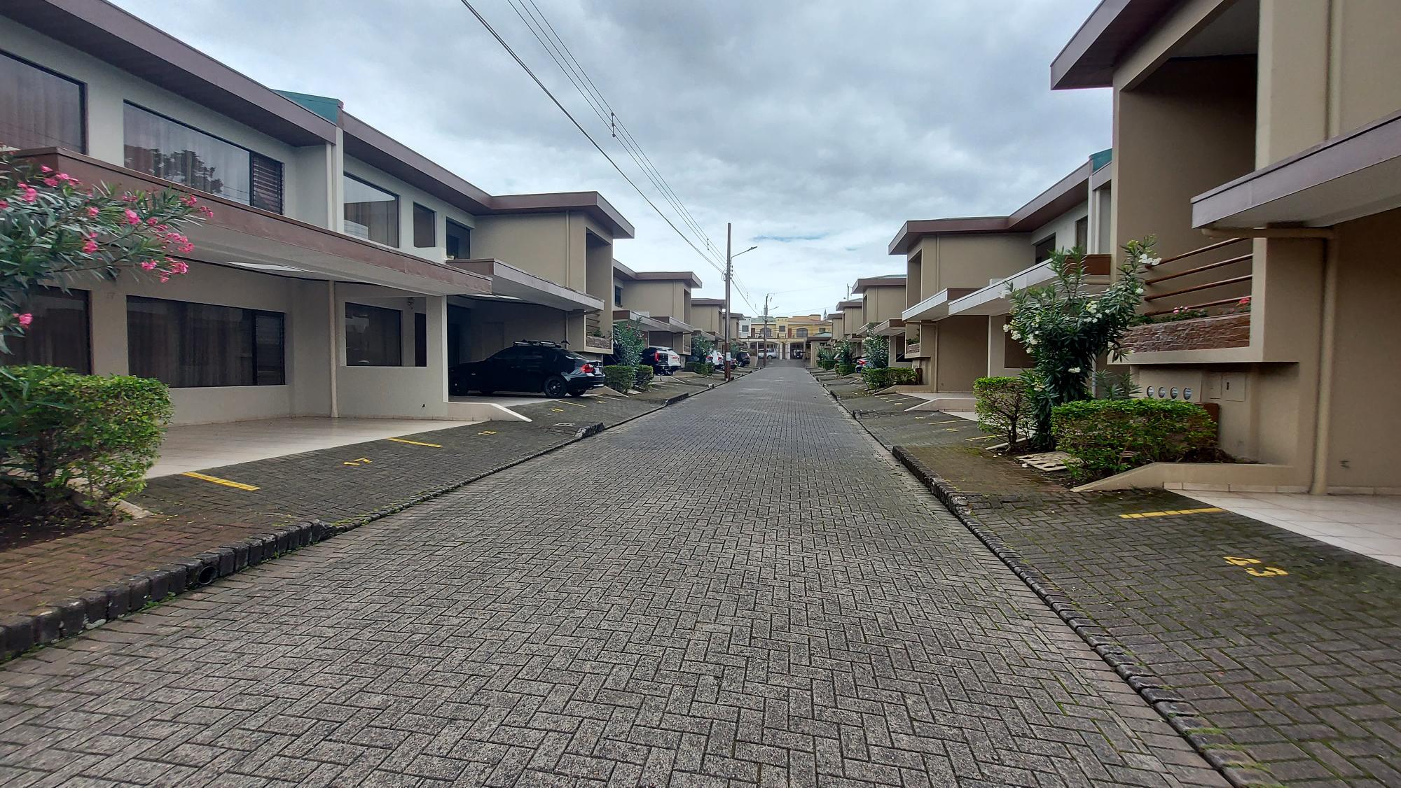 3 bed Single Family Homes For Sale in Curridabat, San Jose - thumb 2