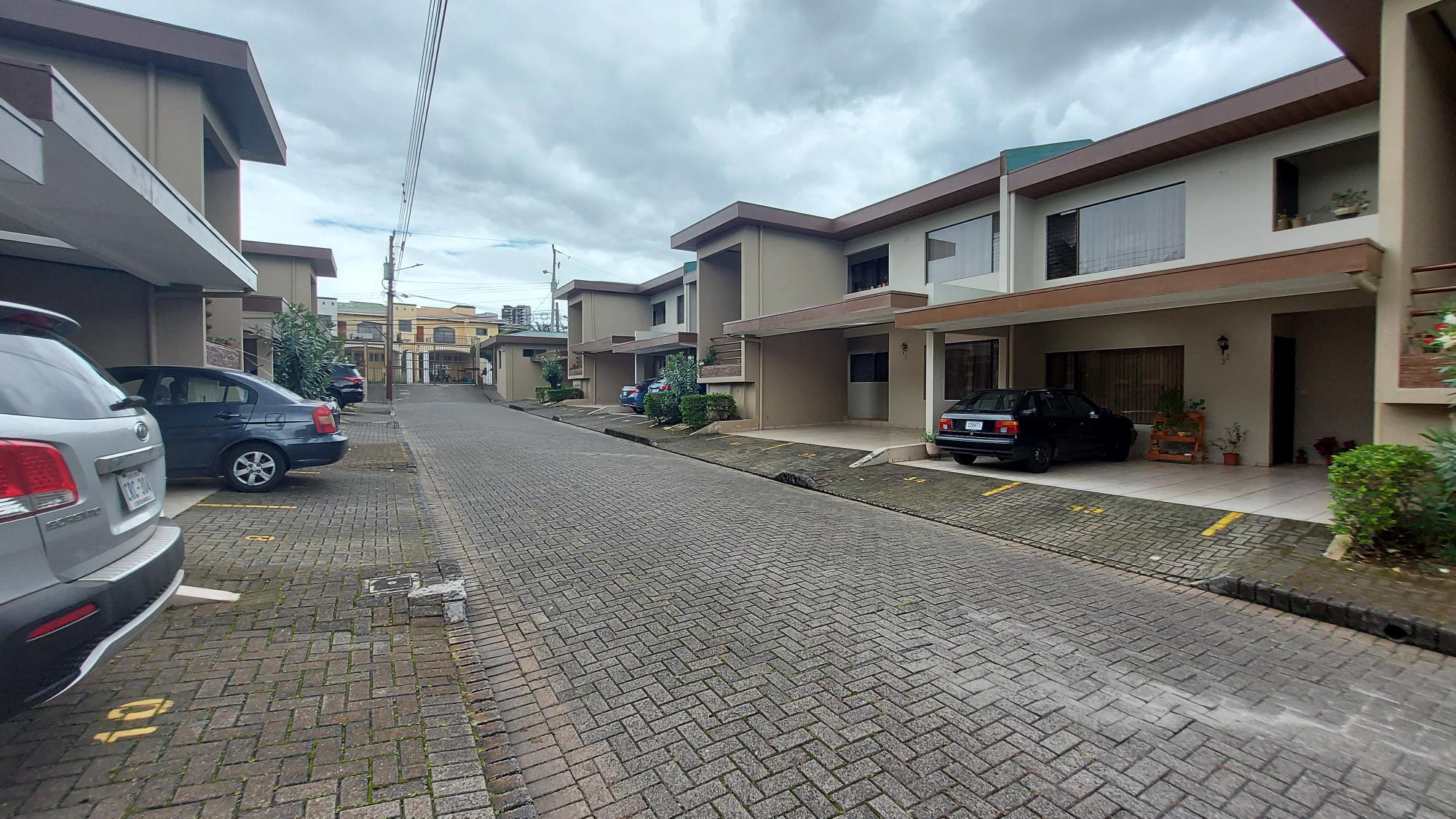 3 bed Single Family Homes For Sale in Curridabat, San Jose - thumb 1