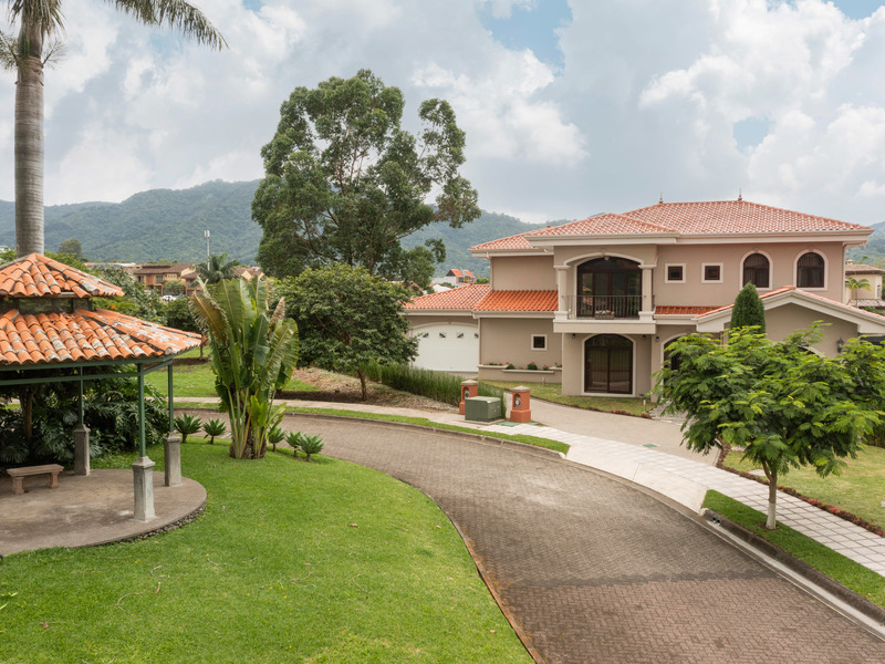 4 bed Single Family Homes For Rent in Tres Ríos, Cartago - 1