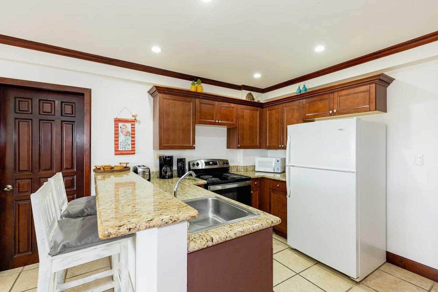 2 bed Condo For Sale in Playa Flamingo, Guanacaste - thumb 4