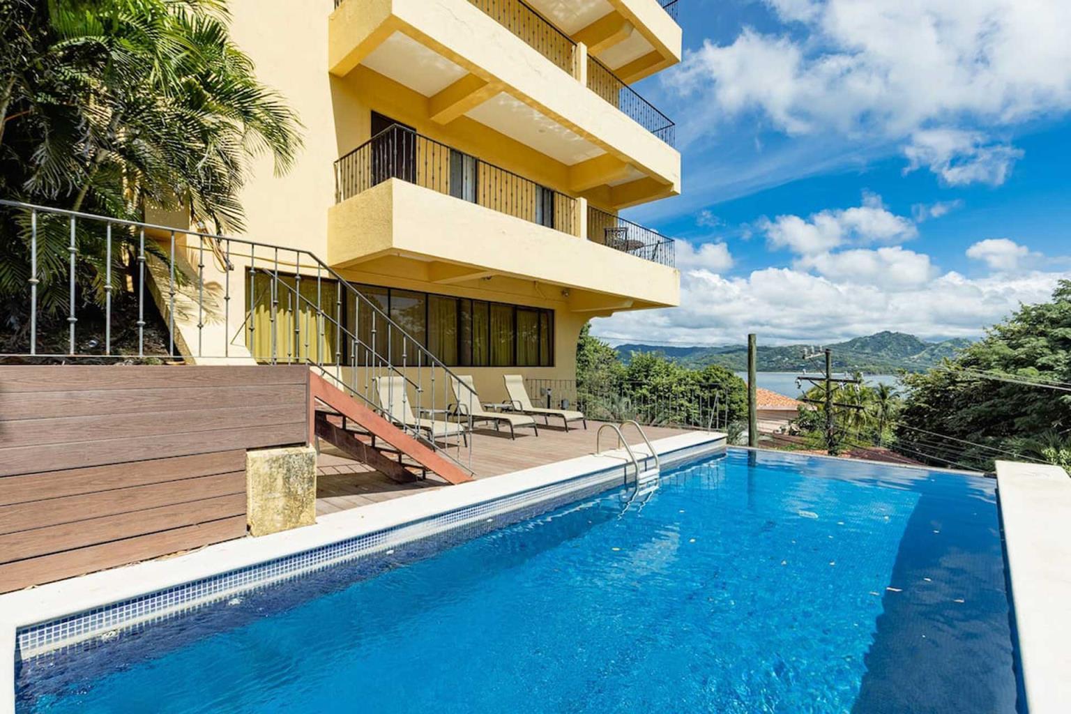 2 bed Condo For Sale in Playa Flamingo, Guanacaste - thumb 10