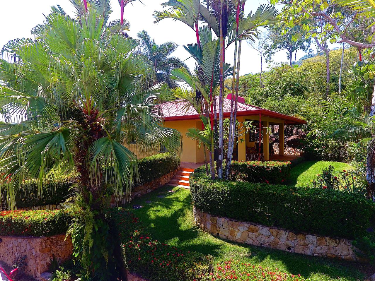 7 bed Single Family Homes For Sale in Dominical, Puntarenas - thumb 1