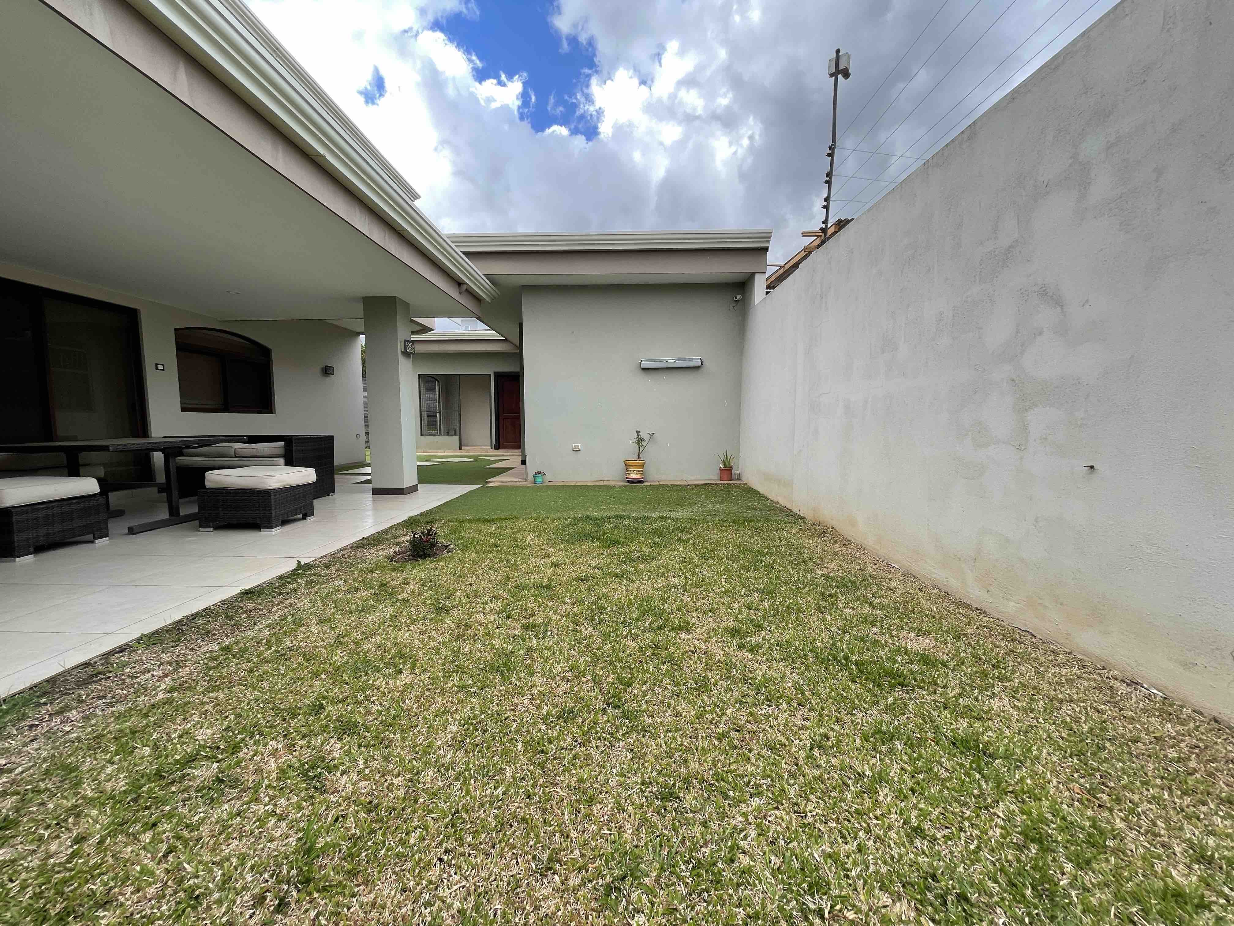 4 bed Single Family Homes For Sale in San Rafael, Heredia - thumb 22