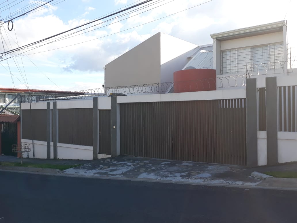 4 bed Single Family Homes For Sale in Moravia, San Jose - thumb 10