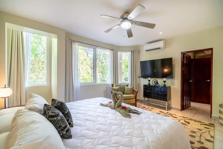 2 bed Condo For Sale in Playa Potrero, Guanacaste - thumb 5