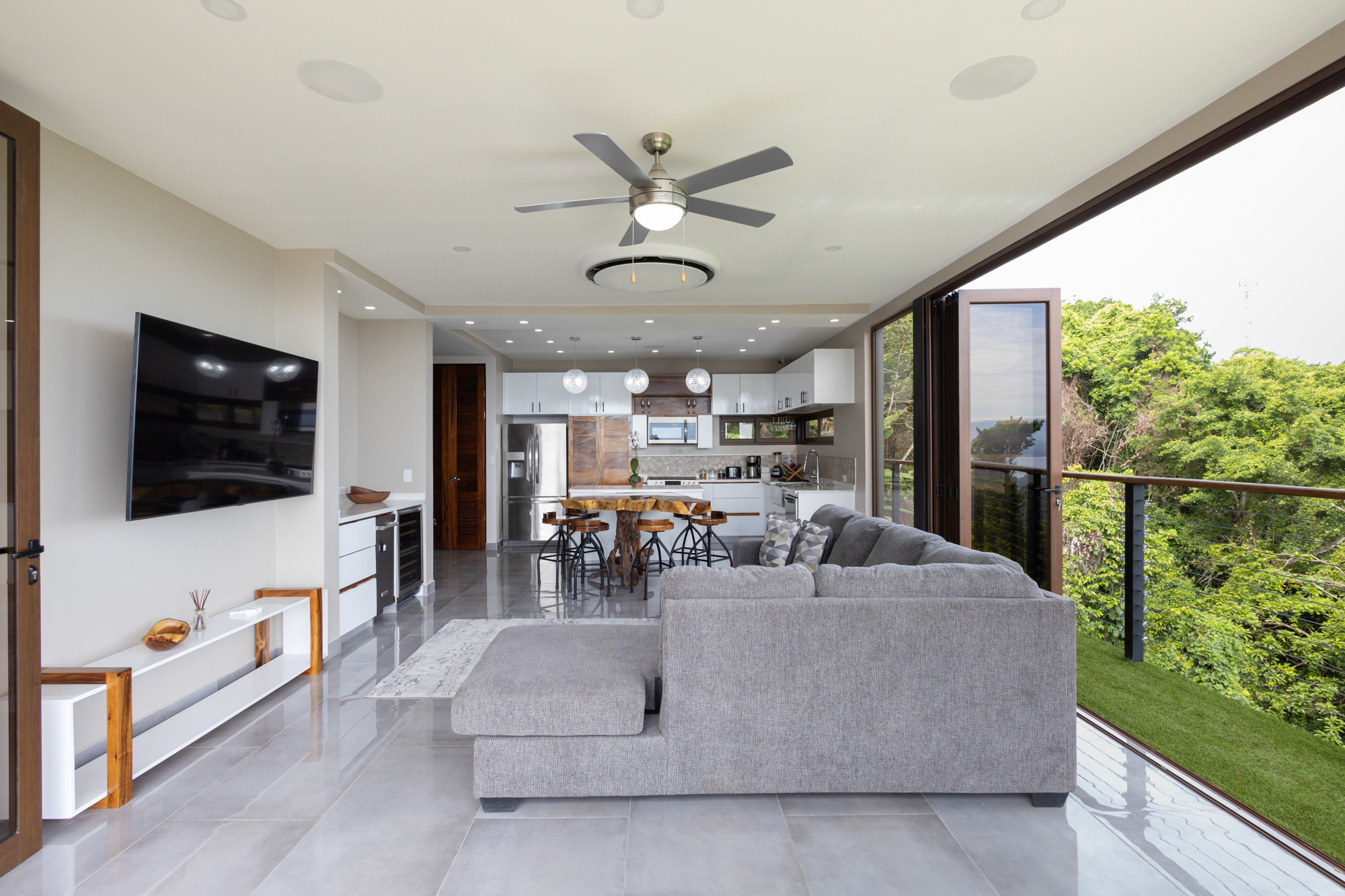 4 bed Single Family Homes For Sale in Jaco, Puntarenas - thumb 4