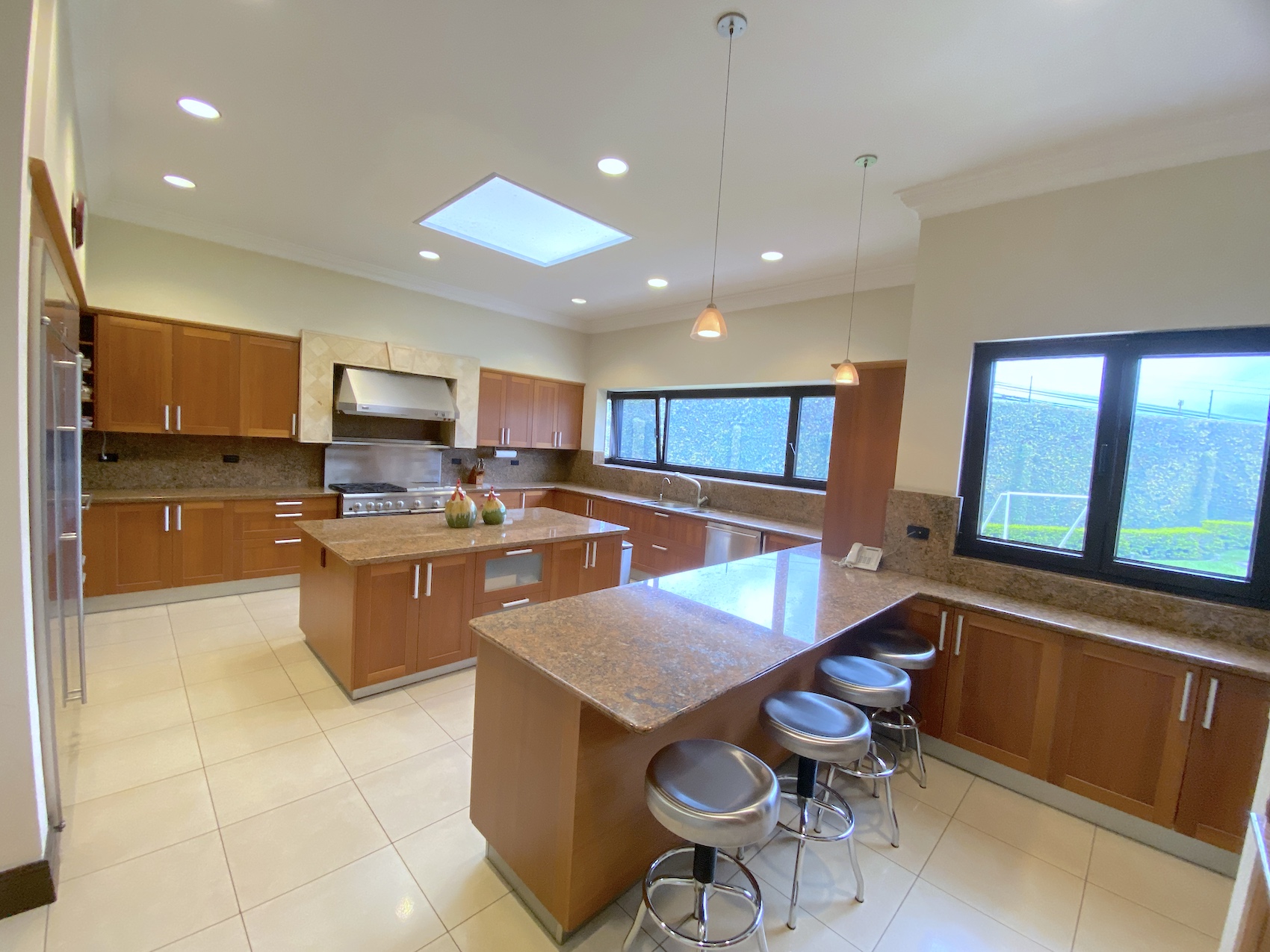 5 bed Single Family Homes For Sale in Santa Ana, San Jose - thumb 3