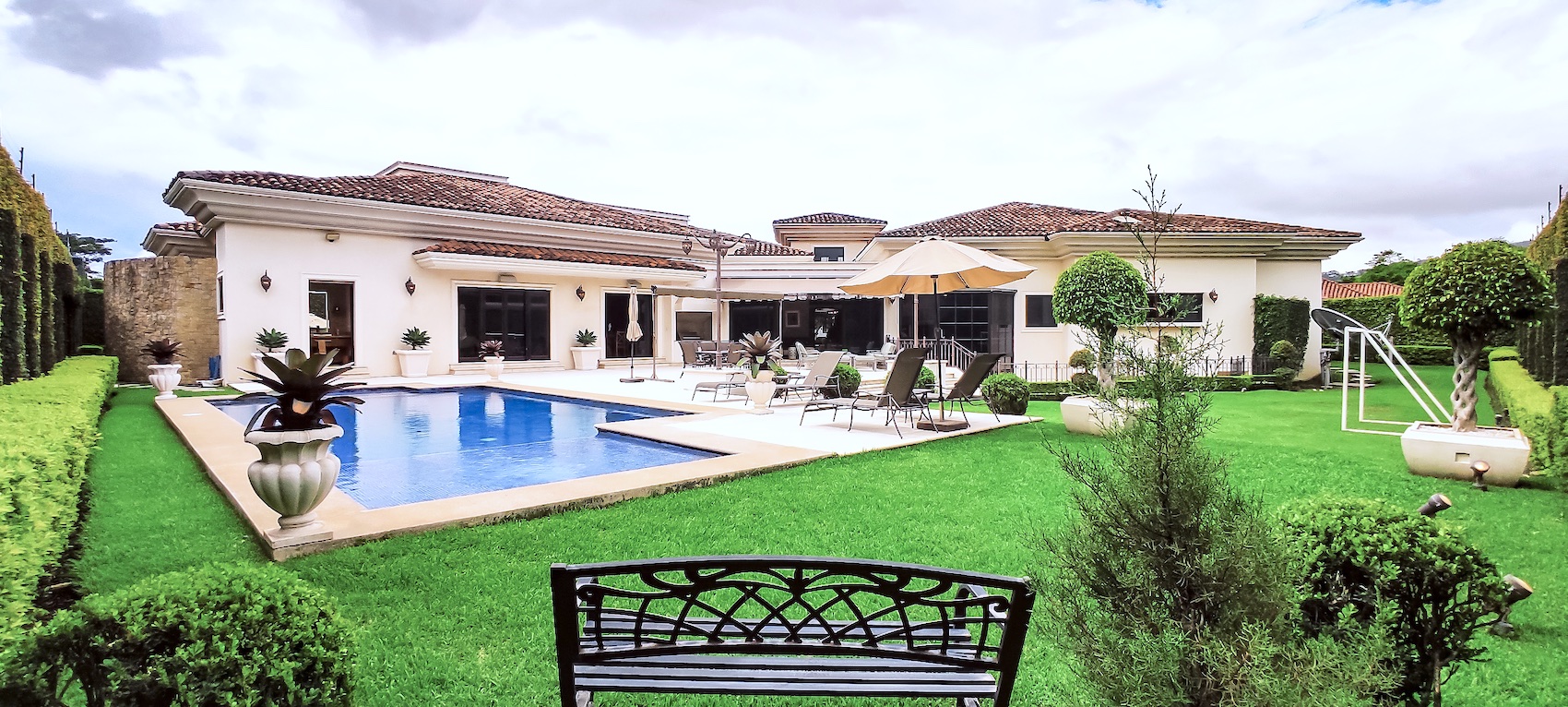 5 bed Single Family Homes For Sale in Santa Ana, San Jose - thumb 1