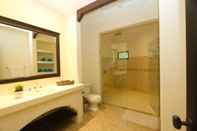 4 bed Single Family Homes For Sale in Tamarindo, Guanacaste - thumb 14