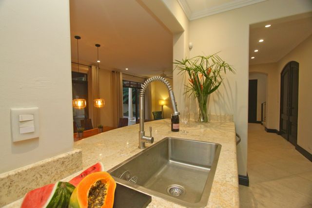 4 bed Single Family Homes For Sale in Tamarindo, Guanacaste - thumb 12