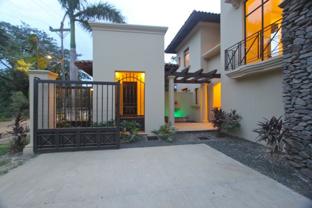 4 bed Single Family Homes For Sale in Tamarindo, Guanacaste - thumb 25