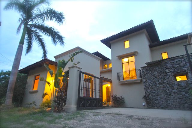 4 bed Single Family Homes For Sale in Tamarindo, Guanacaste - thumb 2