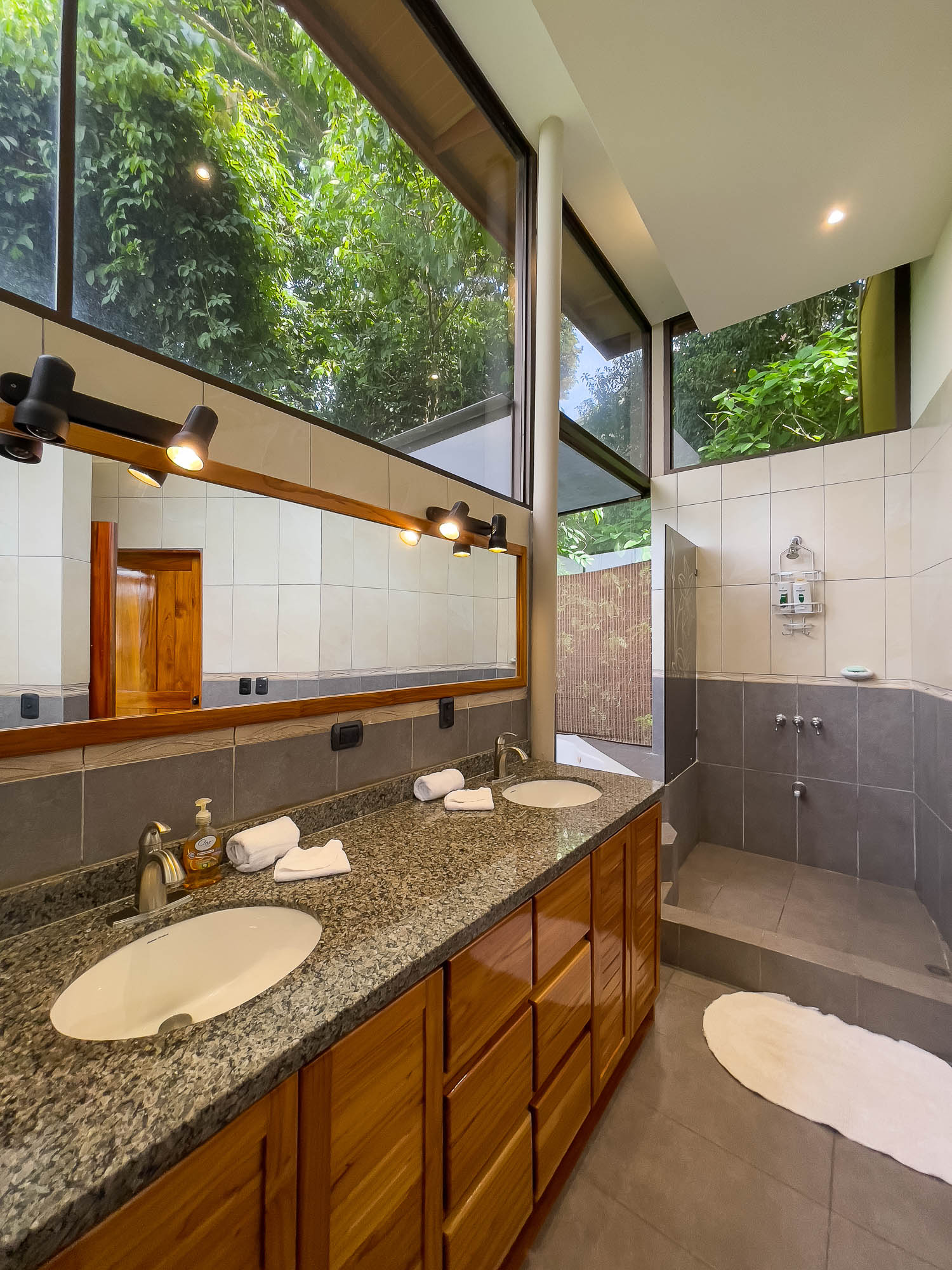 3 bed Single Family Homes For Sale in Manuel Antonio, Puntarenas - thumb 27