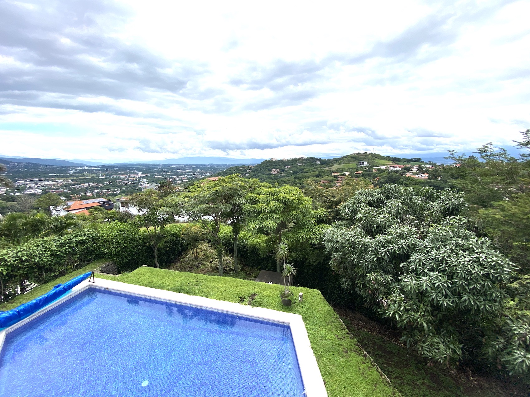 5 bed Single Family Homes For Sale in Santa Ana, San Jose - thumb 2