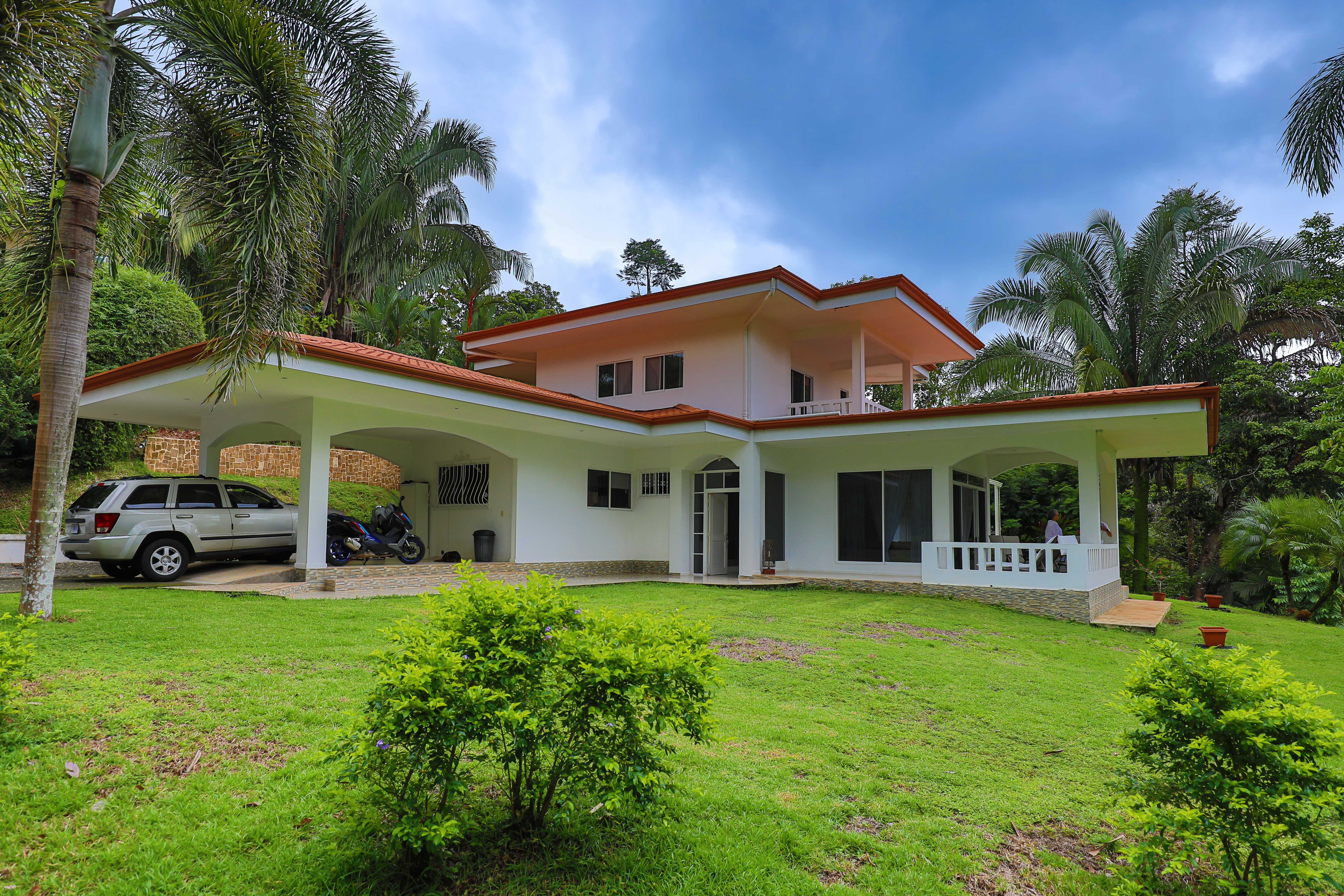 4 bed Single Family Homes For Sale in Quepos, Puntarenas - thumb 1