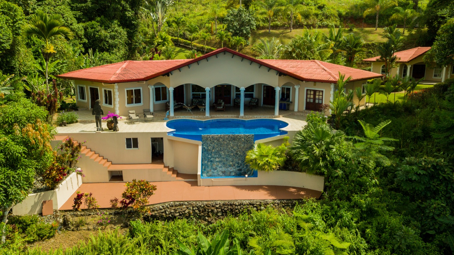 5 bed Single Family Homes For Sale in Ojochal, Puntarenas - thumb 2