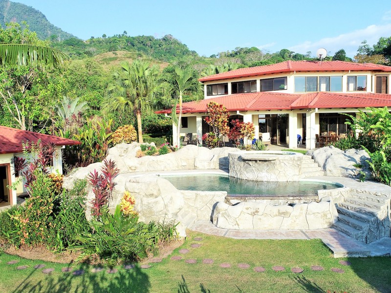 6 bed Single Family Homes For Sale in Ojochal, Puntarenas - 1