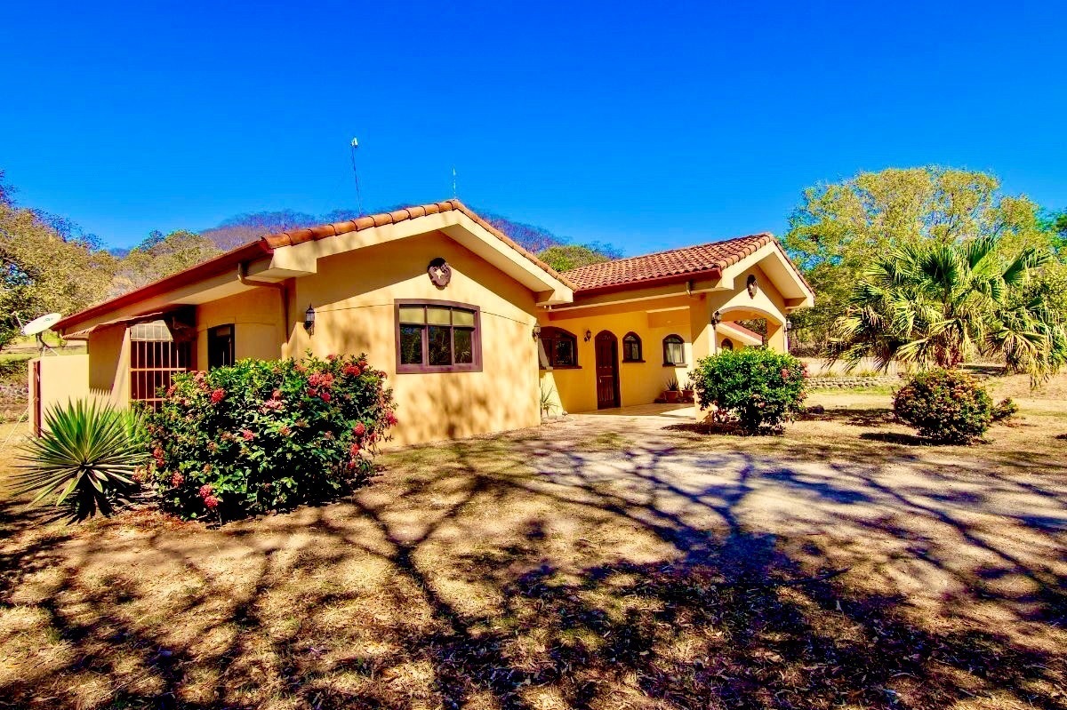 4 bed Single Family Homes For Sale in Sardinal, Guanacaste - thumb 4