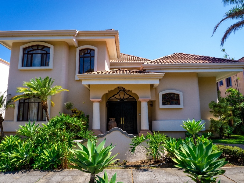 4 bed Single Family Homes For Sale in Santa Ana, San Jose - 1