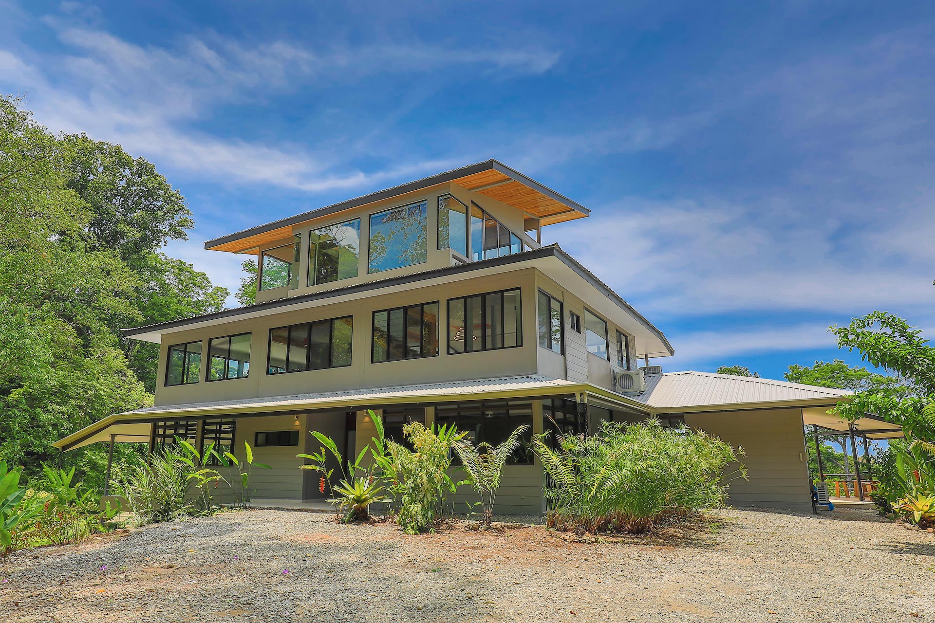 9 bed Single Family Homes For Sale in Dominical, Puntarenas - thumb 3