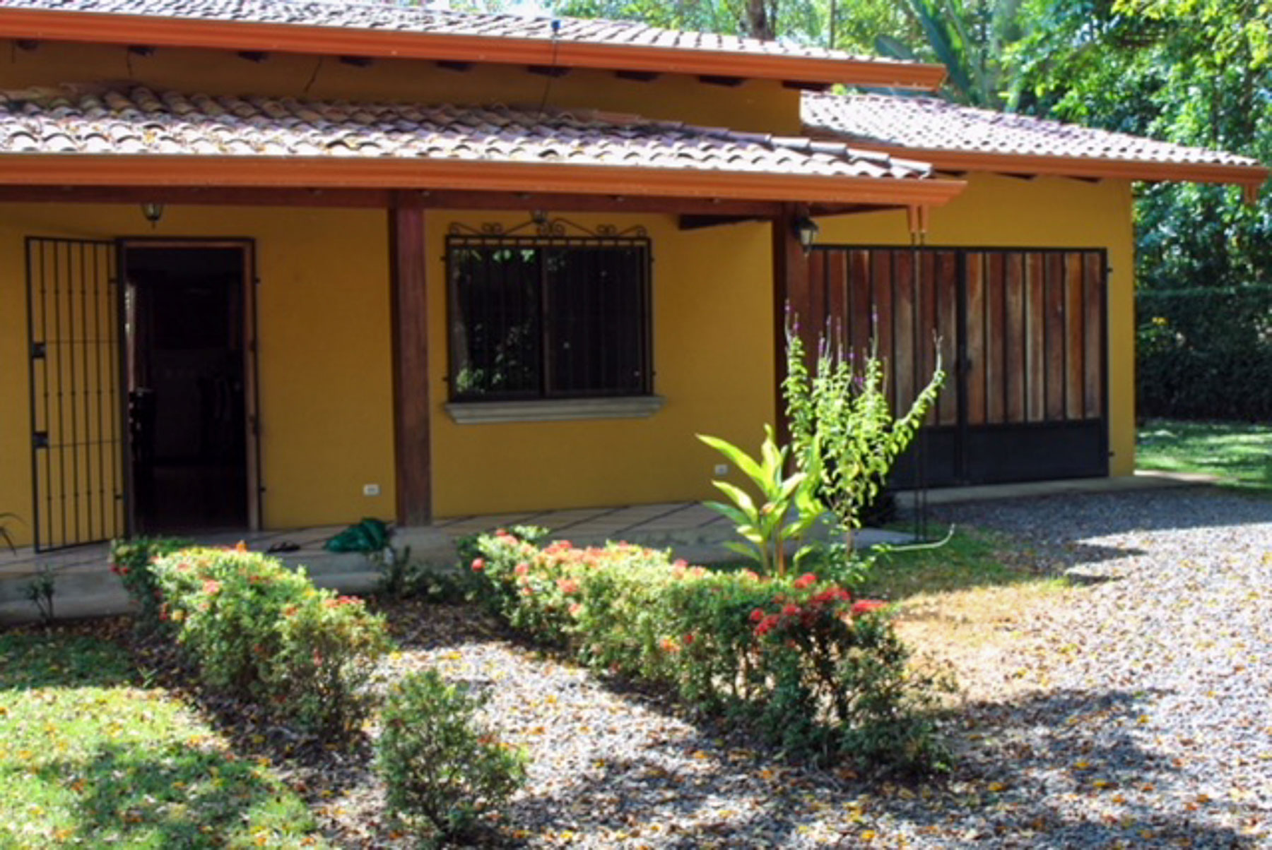 3 bed Single Family Homes For Sale in Jaco, Puntarenas - thumb 2