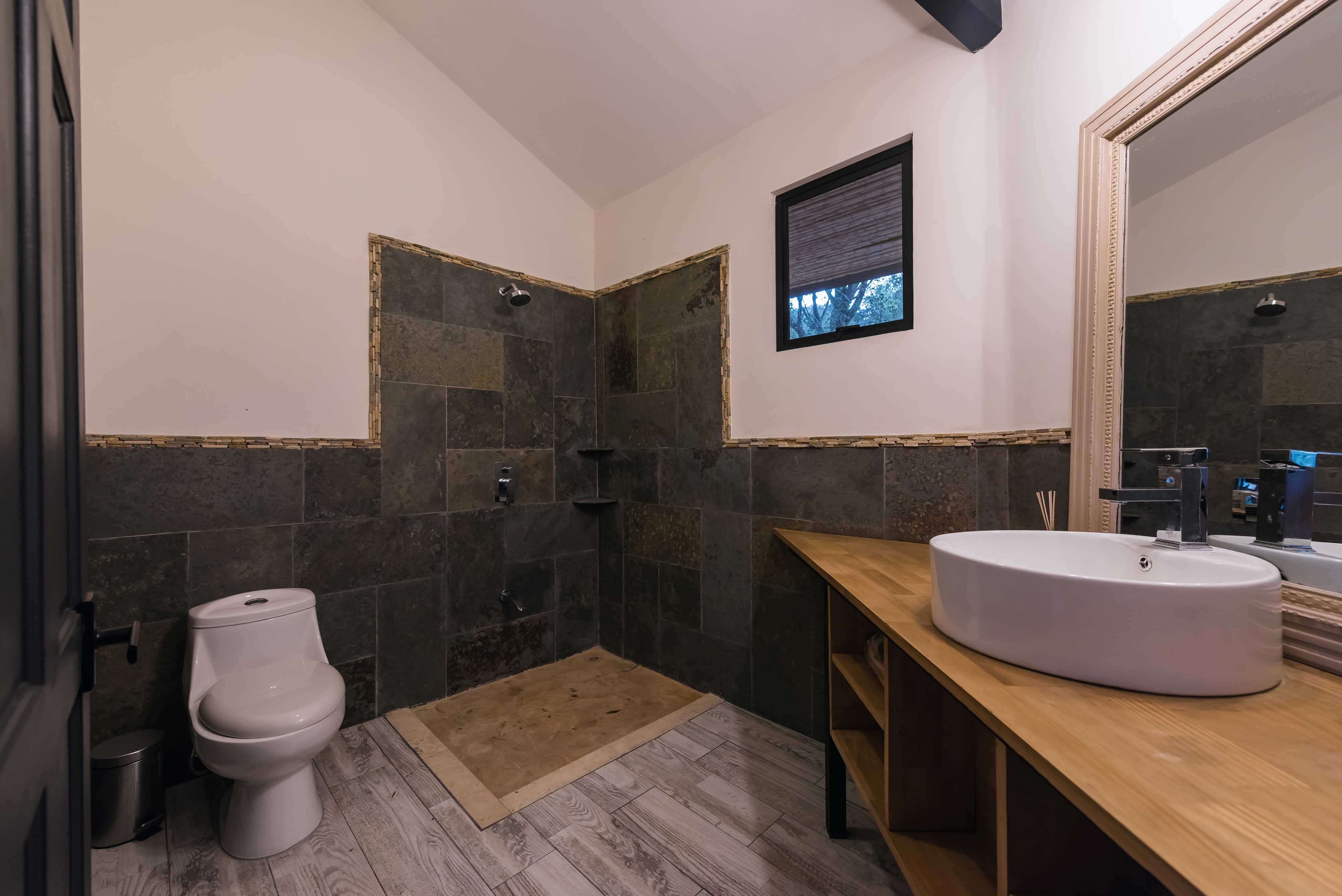 4 bed Single Family Homes For Sale in Santa Ana, San Jose - thumb 16