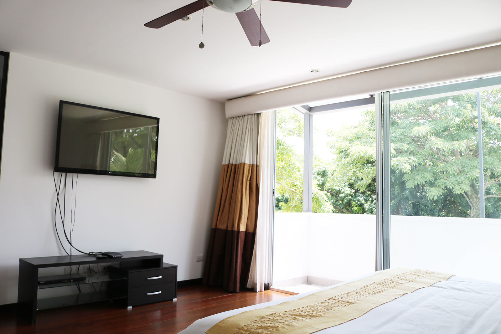 4 bed Single Family Homes For Sale in Santa Ana, San Jose - thumb 7