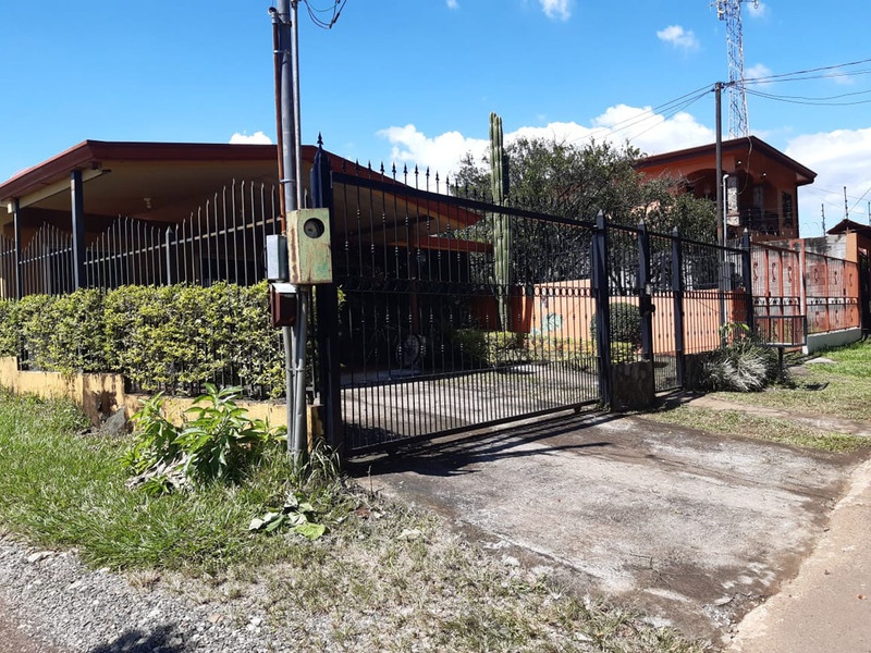 5 bed Single Family Homes For Sale in Atenas, Alajuela - 1